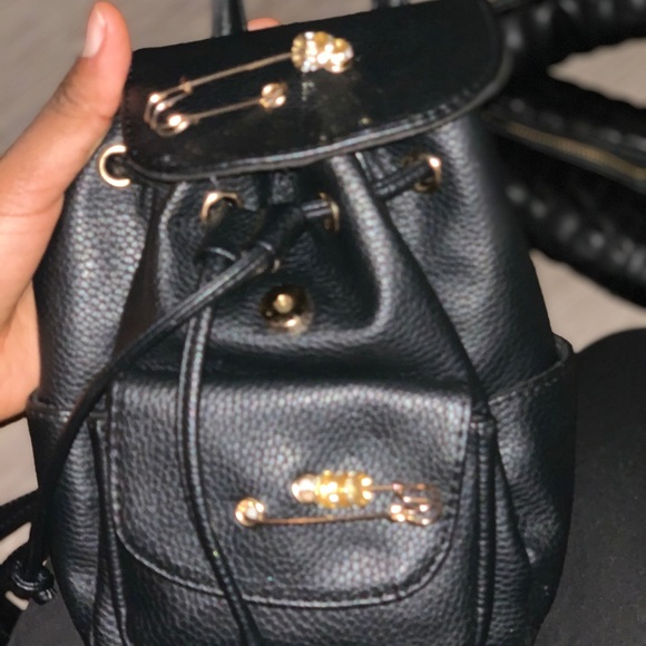 My baby needs new Stylish owner 💕Black mini purse - Picture 4 of 4